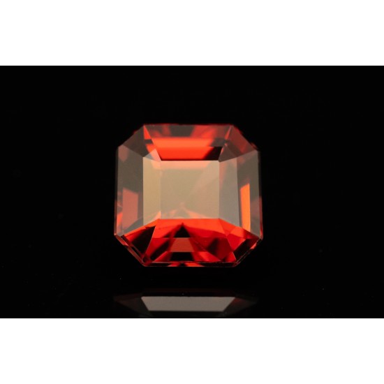 3.23ct / 紅色 / 石榴石