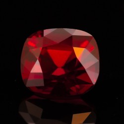 3.33ct / 紅色 / 石榴石
