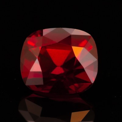 3.33ct / 紅色 / 石榴石