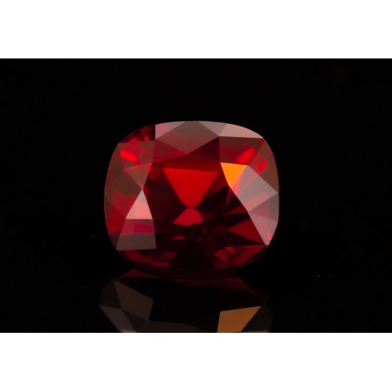 3.33ct / 紅色 / 石榴石