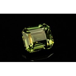 1.05ct / 艷黃綠色 / 綠色藍寶石