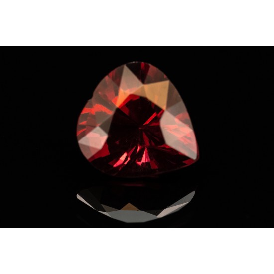 3.63ct / 紅色 / 石榴石