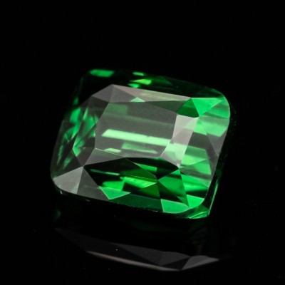 1.03ct / 綠色 / 沙弗萊