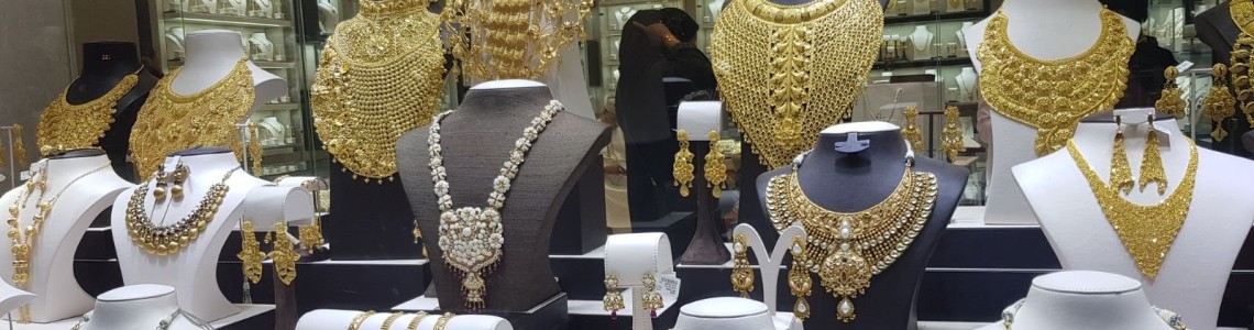 飾品 Accessories